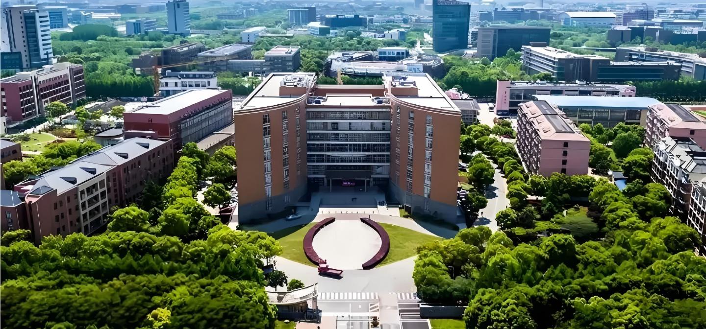 东海致高日本高中校园环境